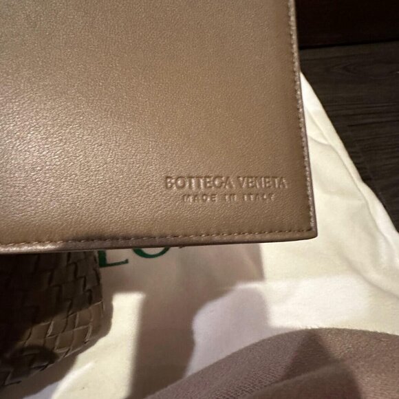 New Bottega Veneta Small Cabat Brown Tote Bag - Picture 7 of 9